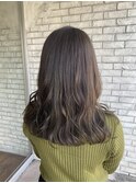 寒色系カラー、オリーブベージュ