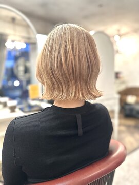 ベレッタ 楠葉店(veretta.) ホワイトミルクティーベージュ 担当 喜多/くびれカット/外ハネ