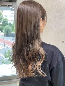 エウペ 渋谷(WEUPE) 斜めバング/グレージュカラー/デザインカラー/シルキーベージュ