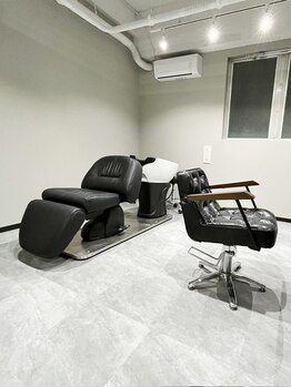 フィー 仙台店(fee)の写真/【仙台・あおば通】4席だけ半個室サロンで髪と頭皮のウェルネスを。髪質改善やヘッドスパをお楽しみ下さい