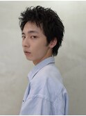 ラフな質感の無造作パーマ×スパイキーショートスタイル