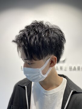 リバティシェアバーバー 銀座(LIBERTY SHARE BARBER) ツーブロックショート アップバング