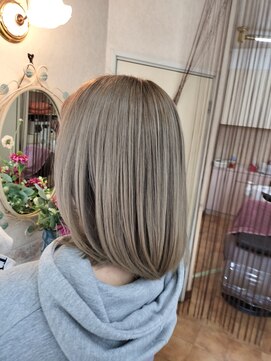 カリーノ(Carino) ミディアムボブ×透明感ミルクティーベージュ