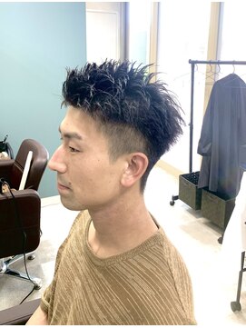 イコール(equal) ツーブロックスパイキーショート