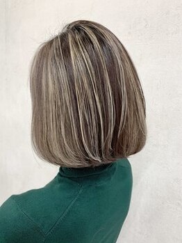 スリー(Three)の写真/気になる白髪も、しっかりカバーしながらオシャレも楽しめる♪低刺激の薬剤で、頭皮にも髪にも◎