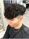 スペインカールスパイキーショートブルーブラックフェザーパーマ