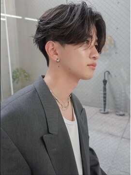 ピア ヤクイン(Pia Yakuin) センターパート×ニュアンスパーマ