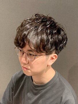 ビーダンディー(Bee dandy) ビジネスカジュアル マッシュショート 束感ニュアンスパーマ