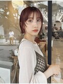 顔周りの遊びが可愛いショート_チョコレートフェザーバング