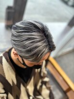 ヘアーワークス ボナ(HAIR WORKS bona.)&nbsp;毛流れセンターパート×シルバーバレイヤージュ リバースパーマ