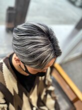 ヘアーワークス ボナ(HAIR WORKS bona.) 毛流れセンターパート×シルバーハイライト リバースパーマ