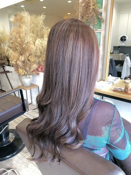 リル(LiL) 艶と透明感をまとう上品ブラウングレージュ/ロング