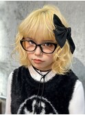 抜きっぱなしホワイトブロンド/ゆるふわミディアムボブ