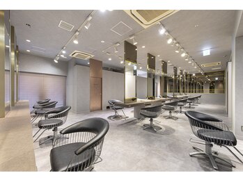 HAIR & MAKE EARTH　クロスガーデン川崎店