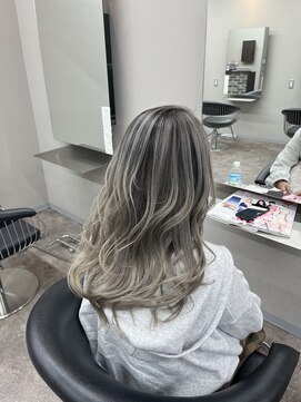 エミーバイモアムー(Emmie byMoremuu) Emmieシャドウルーツ