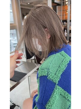 スリー(three) ミルクティーベージュ