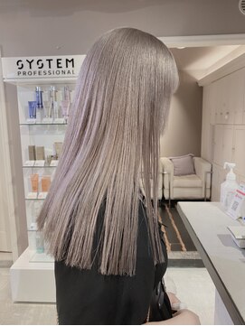 ベレーザ 渋谷(BELEZA) 4087グレーベージュミルクティーアッシュ艶髪ハイトーンカラー