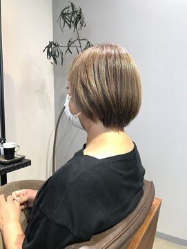 ワ ヘアー(wa-hair) 髪質改善×ペールベージュ×白髪ぼかし染め×レイヤーショート