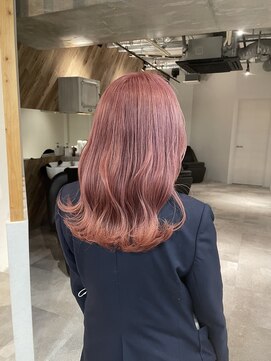 アイリー 名古屋(A/LEE) ピンクカラー／初ブリーチ