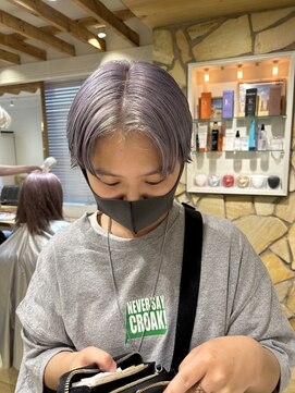 エイト新宿店(EIGHT shinjuku) ホワイトラベンダー