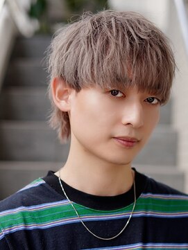 ライラ(Lyla) ブリーチ1回夏らしいシルバーベージュ