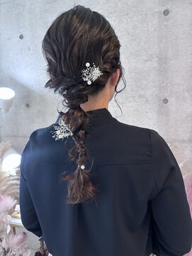 ボニー(Bonnie) 編みおろしヘア