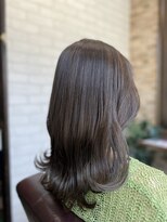 アトリエナガノ(atelier nagano)&nbsp;ニュアンスカラー/センターパート/ツヤ髪スタイル/ブルージュ