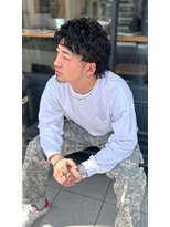 クフィア メンズヘアー カンポ 難波店(CUFFIA MEN'S HAIR CAMPO)&nbsp;ブルーブラックツーブロック波巻きパーマ メンズ ショート
