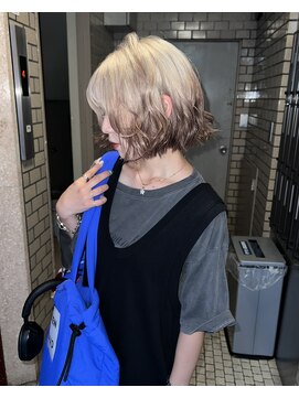 シイ(SIE) ホワイトベージュ×柔らかブラウンのルーツカラー☆