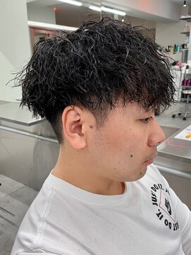 ジーニー 新百合ヶ丘(Genie) フェザーパーマサーフカール刈り上げセンターパート