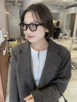 【LITA】マットベージュ　ボブ　顔まわり　グレージュ◇奥村