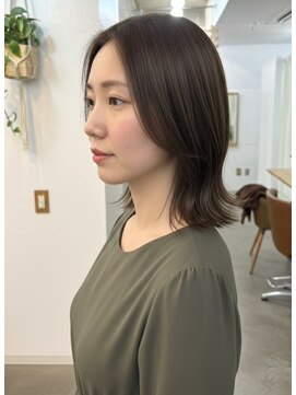 大人ミディアムレイヤー/オリーブベージュ/前髪なし/30代40代