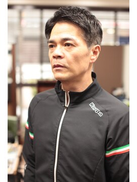 ヘアメイク グリーン アール(HAIR MAKE Green R) 大人のナチュラルカリアゲ（グラデーション）スタイル