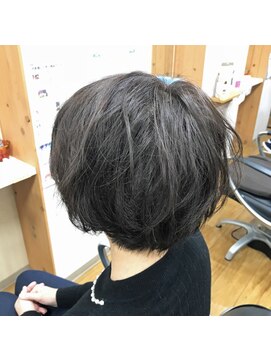 ヘアーズ アッシュ(hair's ash) ふんわりショートパーマスタイル