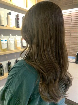 エレノア スパアンドトリートメント 銀座店(Eleanor) 【イルミナ透明感オリーブベージュ】艶ロング