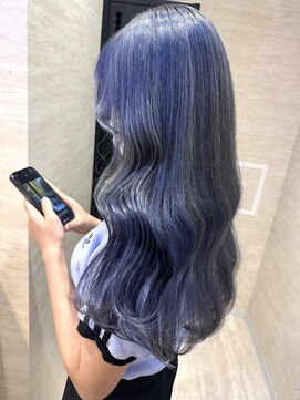 エルバイラビス 大宮(elu by lovis) 《Kanna》ネイビーブルー/韓国アイドル/アッシュ/レイヤーロング