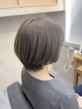 クララ(CLALA Ohashi) 軽やかだけどまとまるショートボブ【古賀義大】