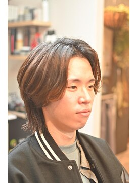 アトム(Atom.) under25age/肩ハネウルフ/ミディアムセンターパート