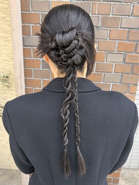レディース　タイトヘアアレンジ