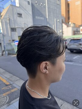 軽い質感！メンズフェザーショート