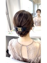 クレア(Crea)&nbsp;シンプル綺麗めシニヨン大人ヘアアレンジ♪お呼ばれに