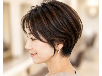 ヴィアスヘアー(vias hair)の写真/白髪があっても素敵に見える、大人ショートをご提案♪