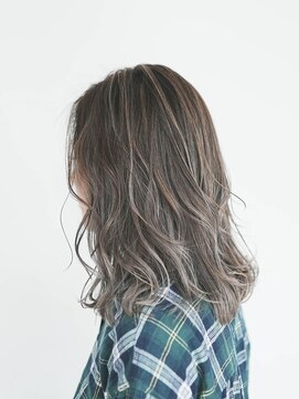 ニーイチイチ(211) 似合わせカットイメチェン/ふんわりグレージュ×バレイヤージュ