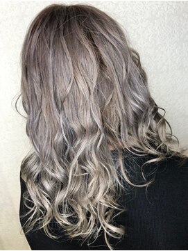 アース 検見川浜店(HAIR&MAKE EARTH) 派手髪シルバーヘアー♪