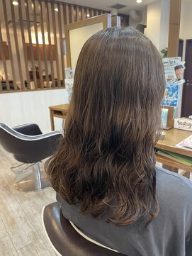 プリズム ヘアーデザイン みずほ台店 ゆるやかウェーブでガラッとイメチェン
