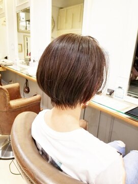 ネオリーブアイム 横浜西口店(Neolive aim) 20代~40代小顔ショートボブブラウン耳掛け【横浜】