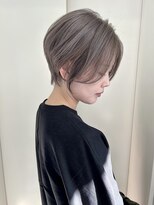 ヘアーデザイン リボン(hair design Ribon) 大人くびれ前下がりショート&シルバーベージュ