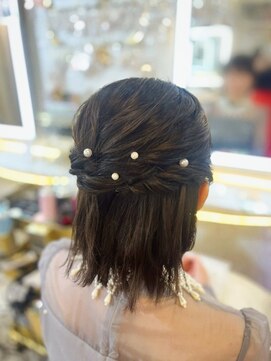 アトリエビューティーアミュ(atelier beauty AmU) 結婚式 二次会 お呼ばれ 編み込みハーフアップ×パールピン