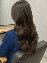 クラン 岡本(Chlan)&nbsp;艶めきロング×大人ゆるカール×アッシュベージュ