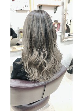 レア(le'a) シルバーアッシュ